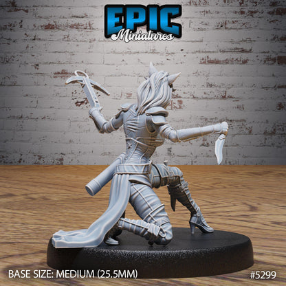 Cat Burglar Rogue Set | Catwoman | Epic Miniatures | UNPAINTED Miniature in Resin